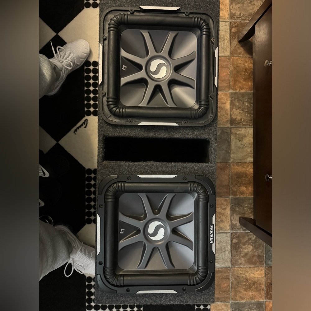 Dual 12” Solobaric kicker L7 in ported box and 1700 Watt Hifonics Brutus Amp.